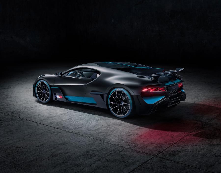  Bugatti Divo 2018 года  (фото 19 из 46)